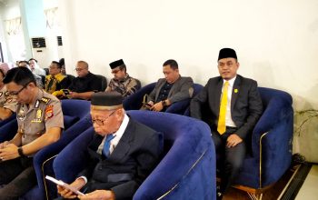 Hadiri Wisuda Ke-28 UNIGO, Ketua DPRD Kabgor ke Wisudawan: Amalkan Ilmu untuk Gorontalo