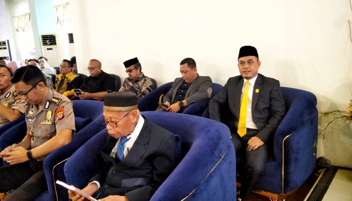 Hadiri Wisuda Ke-28 UNIGO, Ketua DPRD Kabgor ke Wisudawan: Amalkan Ilmu untuk Gorontalo
