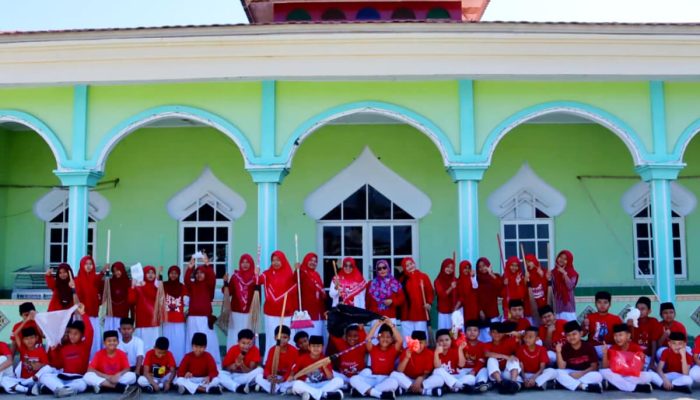 Sambut HUT Ke-81 RI, MIN 2 Kabgor Wujudkan Kepedulian Lewat Aksi Bersih Masjid