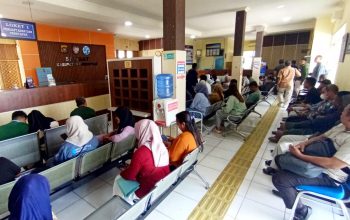 Ada Pemutihan Pajak, Kantor Samsat Kabgor Diserbu Warga