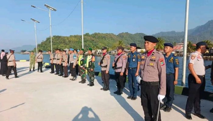 Peringati HUT Ke-81 RI, Polres Boltim Gelar Prosesi Pelarungan Bunga di Dermaga Kotabunan