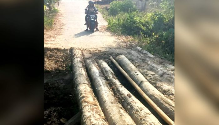 Sudah 2 Kali Ambruk, Warga Ulobua Swadaya Sambil Menanti Perhatian Pemerintah