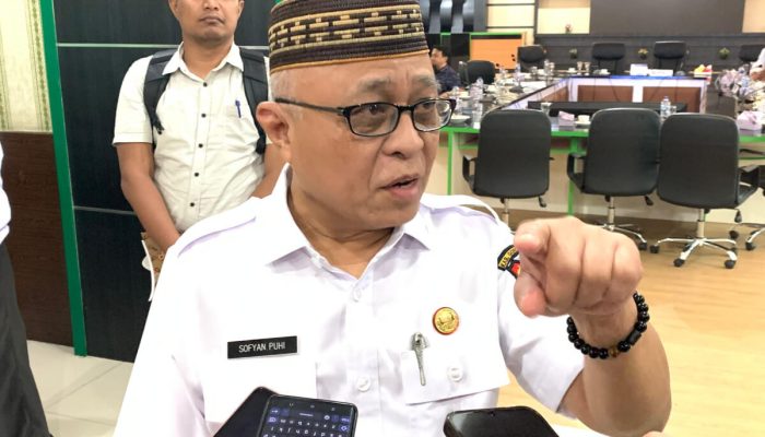 Plh Camat Pulubala Kena Semprot Bupati Gara-gara Sembarangan Pakai Atribut PDUB