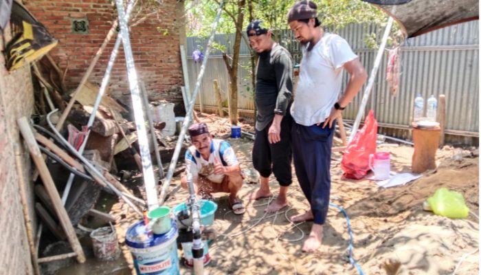 Beberapa Warga Bergerak Cari Solusi Air Bersih di Tengah Musim Kemarau Panjang