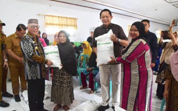 68 Ribu KK Di Kabupaten Gorontalo Terima Bantuan 30 Kg Beras dari Pemerintah