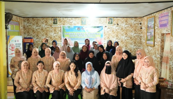 Imigrasi Gorontalo Hadir untuk Rakyat, DWP dan PIMPASA Gelar Bakti Sosial di Botubarani