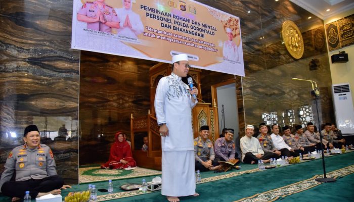 Polda Gorontalo Gelar Binrohtal, Ustaz Das’ad Latif: Iman Kuat Bikin Polri Bijaksana