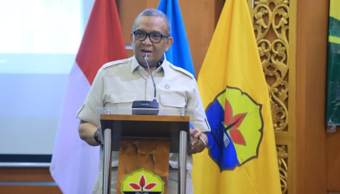 Wamenaker Ajak Generasi Muda Manfaatkan AI untuk Tingkatkan Produktivitas