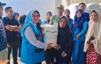 Ratusan Warga Tibawa dapat Bantuan Beras 30 Kg, Maryam: Manfaatkan Sebaik-baiknya