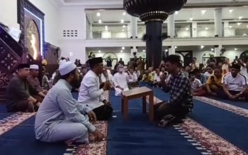 Disaksikan Puluhan Jemaah, Pemuda Asal Jakarta Ucap Syahadat di Masjid Baiturrahman Limboto