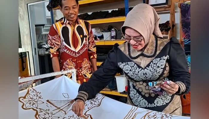 Hari Batik Nasional, Maryam Sofyan Puhi Serukan Bangga Berbatik dan Cinta Produk Lokal