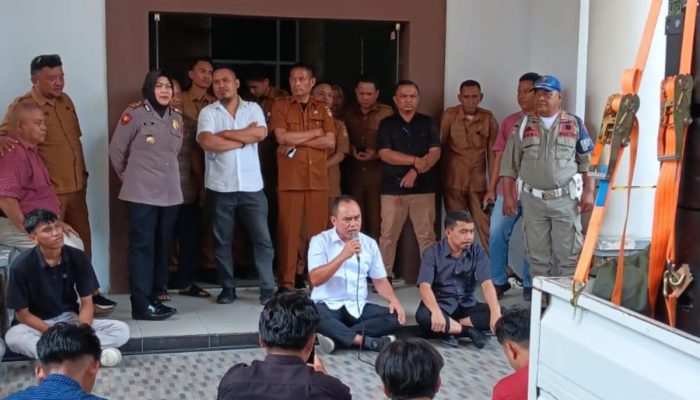 Ketua DPRD Kabgor Respons Aksi Unjuk Rasa Warga Padengo, Segera Gelar RDP
