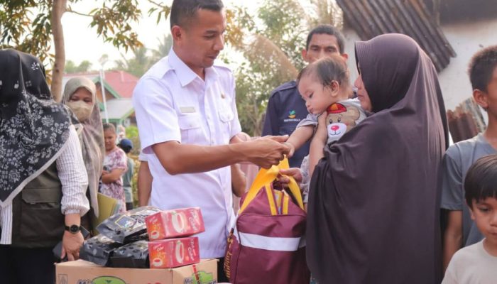 Rumah Ludes Terbakar, Plt Bupati Bolmut Turun Langsung Bantu Warga Talaga