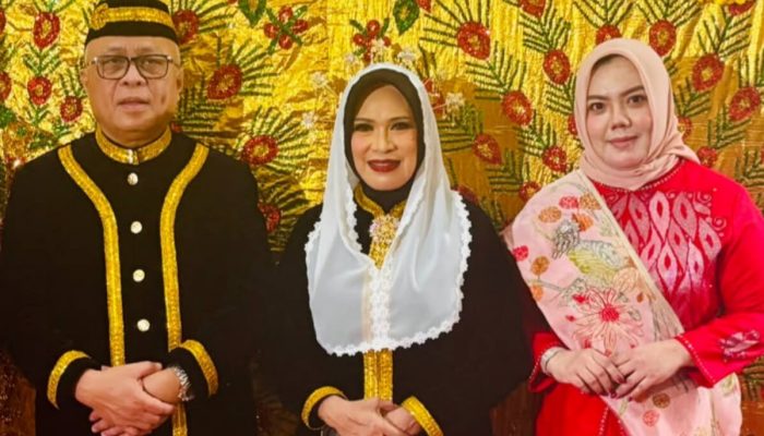 Keluarga Besar Almarhum Achmad Pakaya Beri Selamat ke Bupati Sofyan Puhi atas Gelar Tauwa Lo Lahuwa