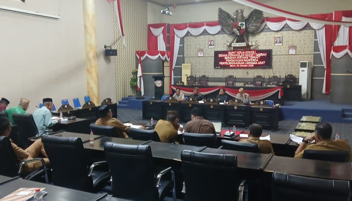 DPRD Godok Ranperda Lembaga Adat, Rivon Ui Dorong Seminar Adat Digelar Lagi